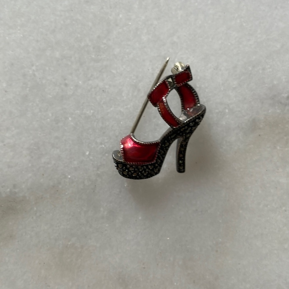 Rhinestone pin